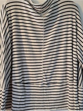 Maurice’s Striped Black and White Boat Neck Dolman Sleeves Women’s Shirt. CUTE!